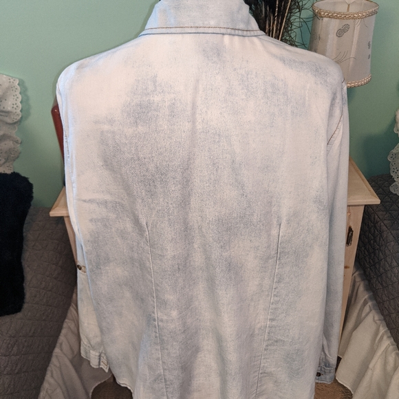Soft! Lightweight denim top- Sale! - Picture 5 of 6